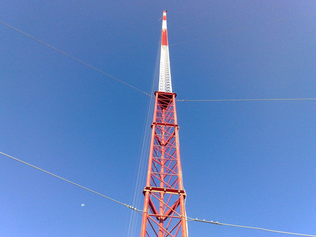 मथुरा में AIR FM स्टेशन के लिए BECIL द्वारा 100 मीटर का टॉवर बनाया गया। ड्रोन के माध्यम से लिया गया वीडियो